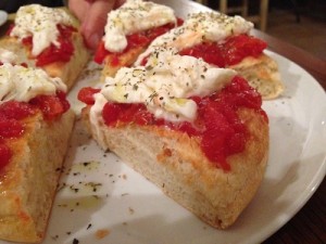 Buratta and tomato pizza at Araldo Arte del Gusto
